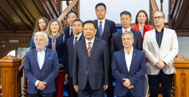 A Deputación estreita lazos de colaboración comercial coa provincia chinesa de Qinghai, coa que se está a traballar nun vindeiro irmandamento con Ourense